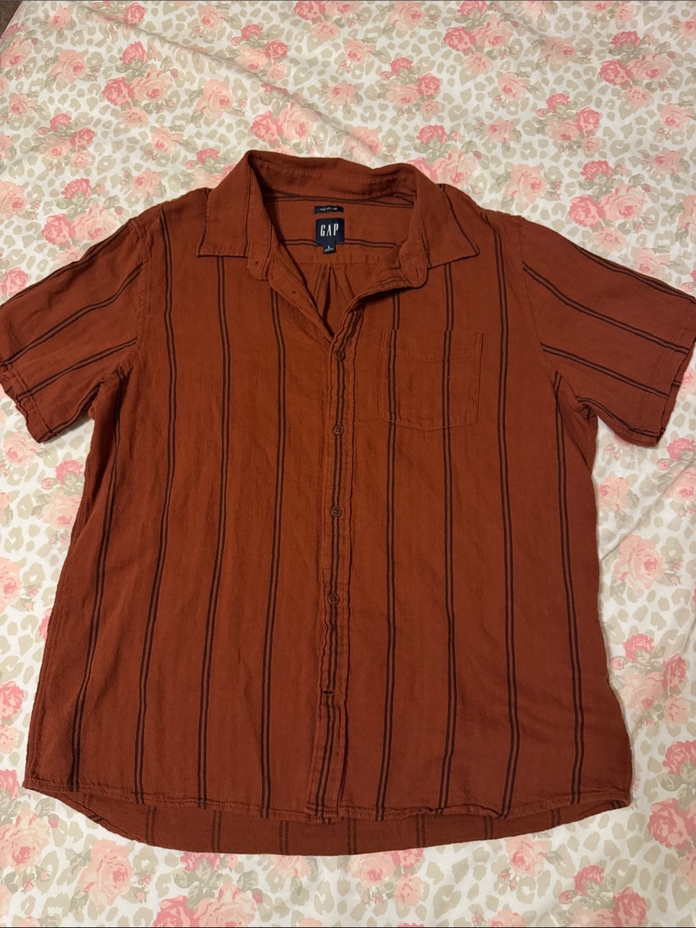 GAP Men's Rust-Brown Short Sleeve Button Down Shirt with Black Stripes